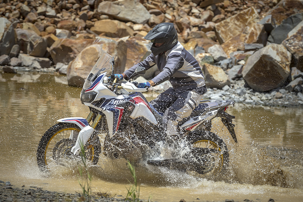 http://www.zabikers.co.za/wp-content/uploads/2015/11/Honda_CRF1000L_AfricaTwin_YM16_0195B.jpg