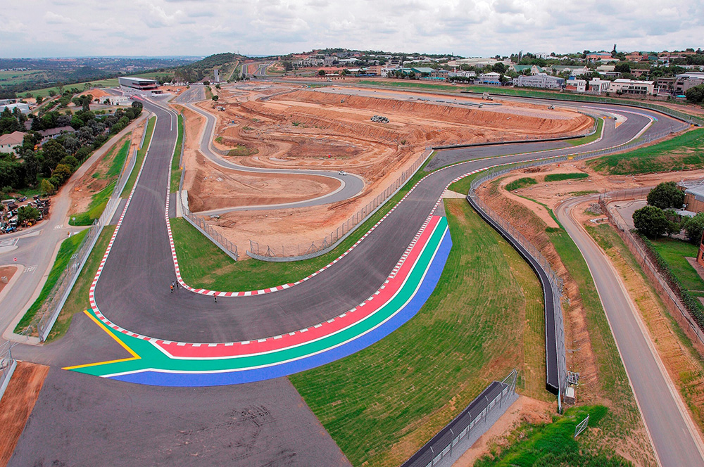 http://www.zabikers.co.za/wp-content/uploads/2016/01/Kyalami-Grand-Prix-Circuit-Main-Straight-Crowthorne-Corner-Handling-Track-and-Platforms-under-construction..jpg