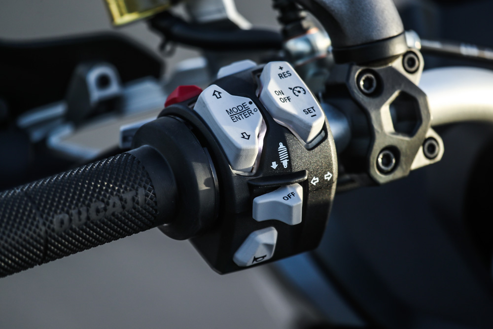MULTISTRADA 1260 S STATIC 31