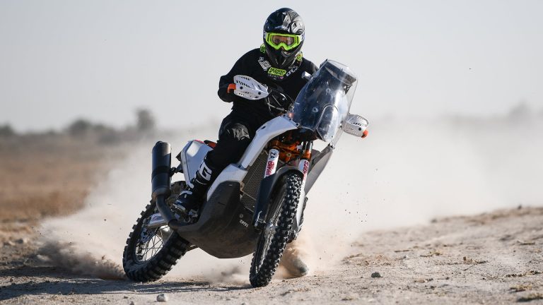 Let’s get OUR Kirsten to Dakar 2020 and support her to the finish!
