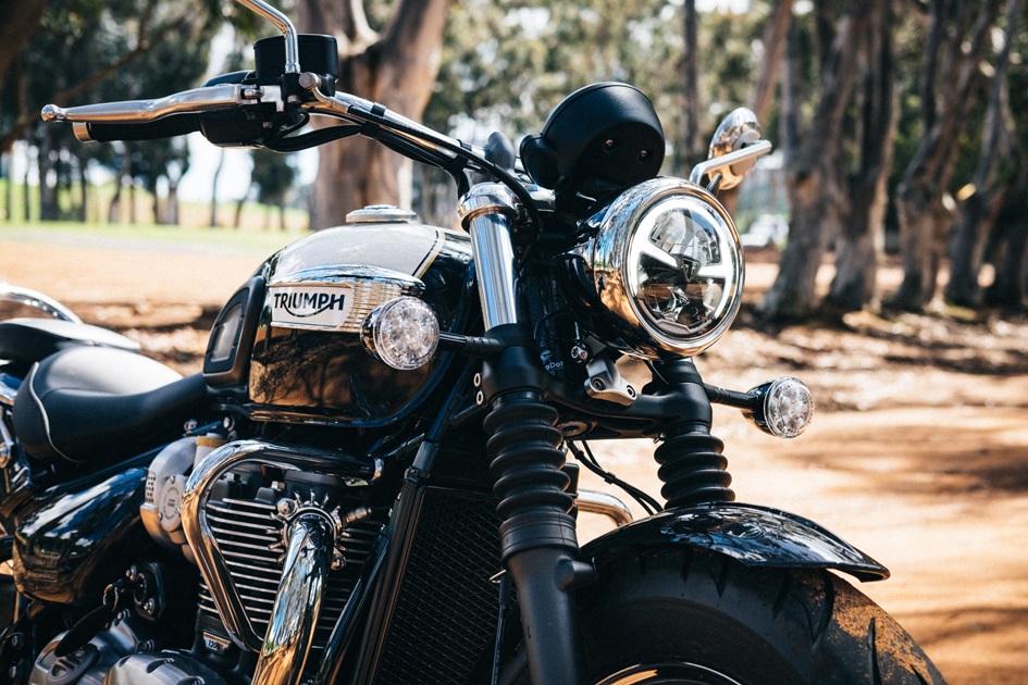 Triumph Bonneville Bobber -Metal rear fender incl. struts with lightin