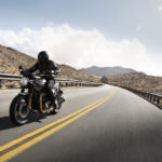2019_SPEED_TWIN_Riding_2