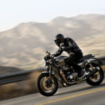 2019_SPEED_TWIN_Riding_3