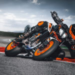 323690_890 DUKE R 2020