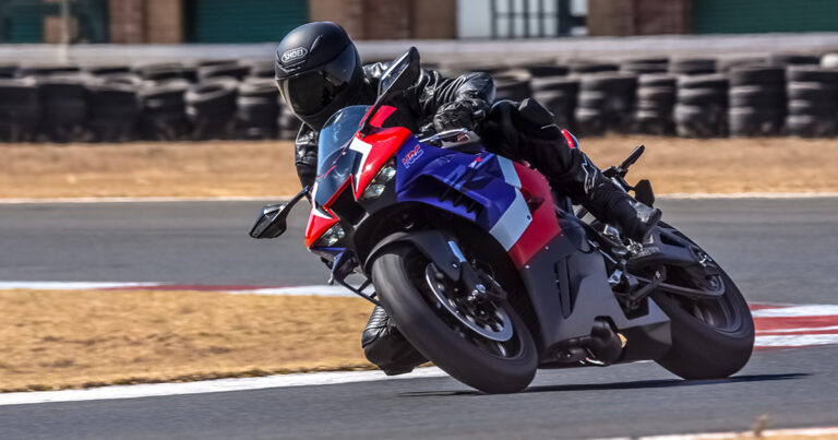 HANGING WITH HONDA – We ride the Magnificent new Fireblade RR-R around Red Star