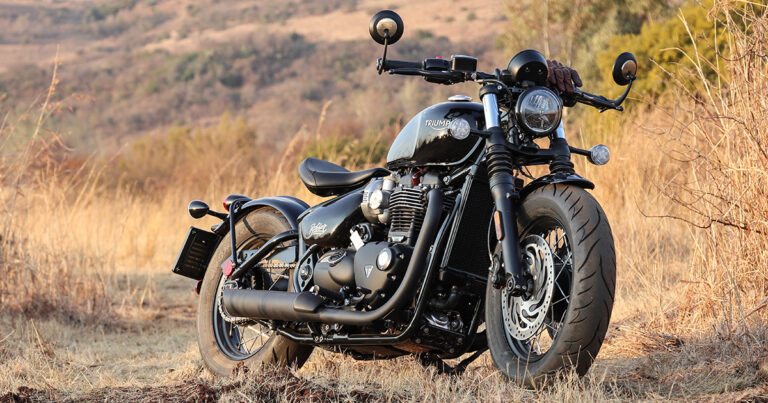 Triumph Bonneville Bobber Black – Way too cool for school!