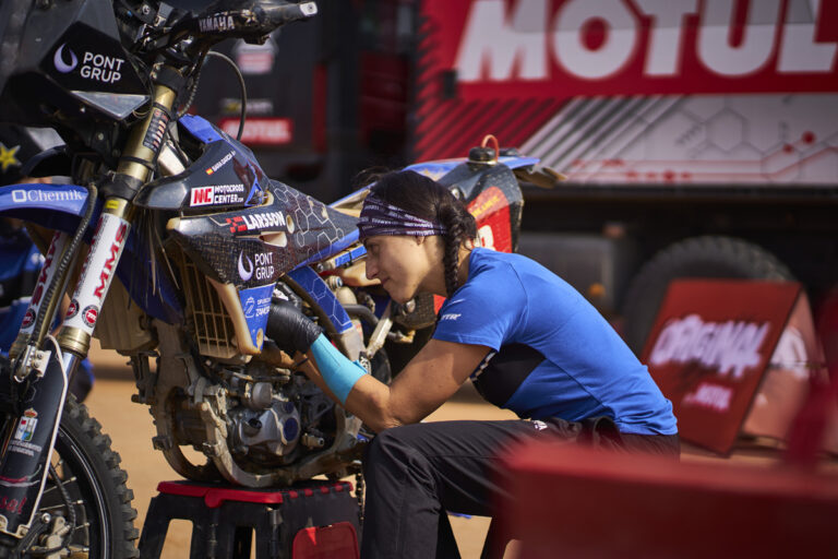 Dakar 2021 – Behind the scenes from the Bivouac with Motul Racing Lab