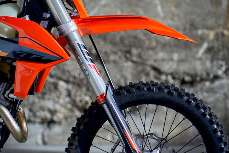 THE NEW XPLOR PRO 7448 AIR FORK ALWAYS PERFECTLY ADAPTED TO THE TASK
