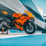 392443_MY22_ KTM RC 8C_ Static