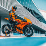 392444_MY22_ KTM RC 8C_ Static