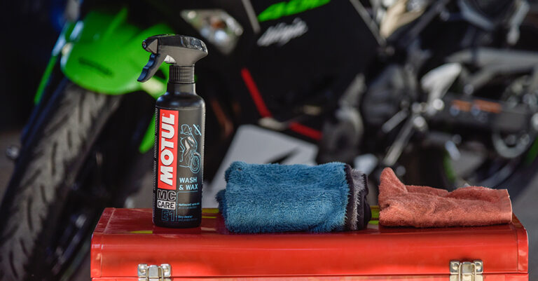 Dry Cleaning with Motul’s E1 Wash & Wax
