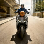 P90428721_highRes_the-new-bmw-ce-04-th