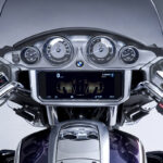 P90431077_highRes_the-new-bmw-r-18-tra