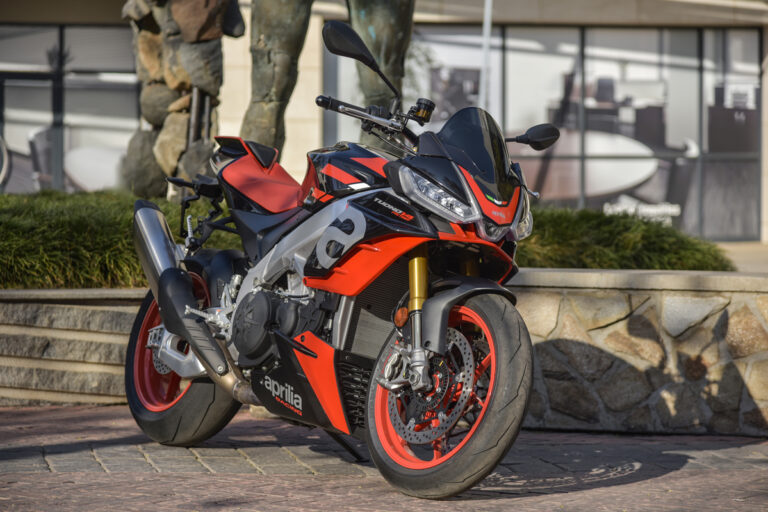 Aprilia Tuono V4 1100 Factory – the Ultimate Super Commuter