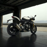 Speed-Triple-1200-RR_MY22_N4I2445_ML