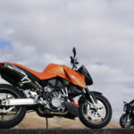 66385_990 Super Duke Action
