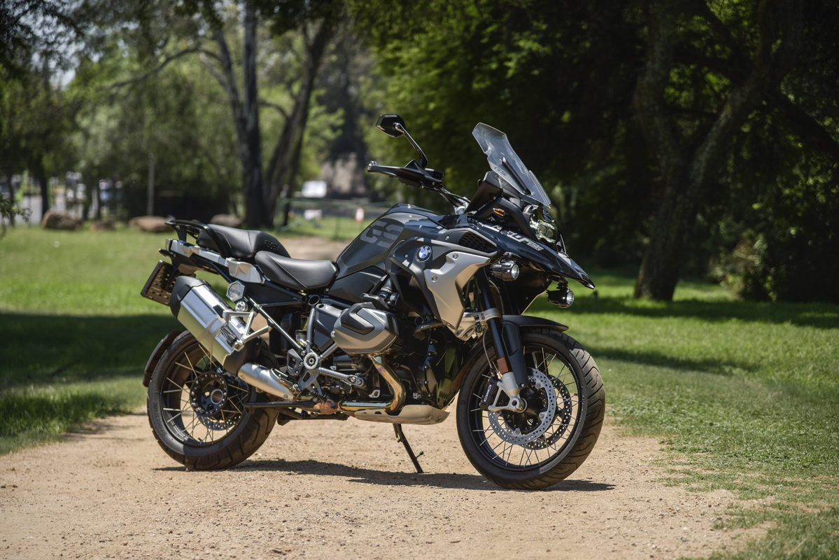 Spending some time aboard the R 1250 GS Triple Black and R 1250 GS