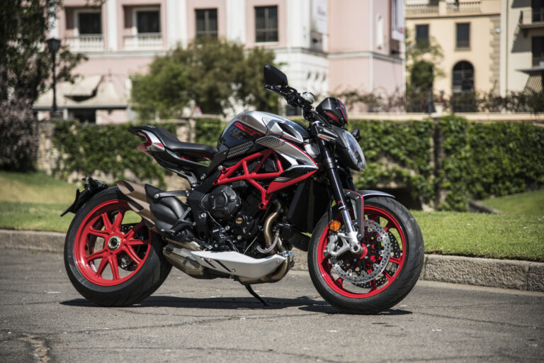 Refining the Thrill: MV Agusta Dragster 800