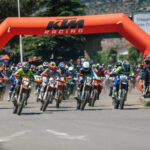 And they’re off, the start of Round The Houses Gold Class at Roof of Africa 2022, by ZCMC