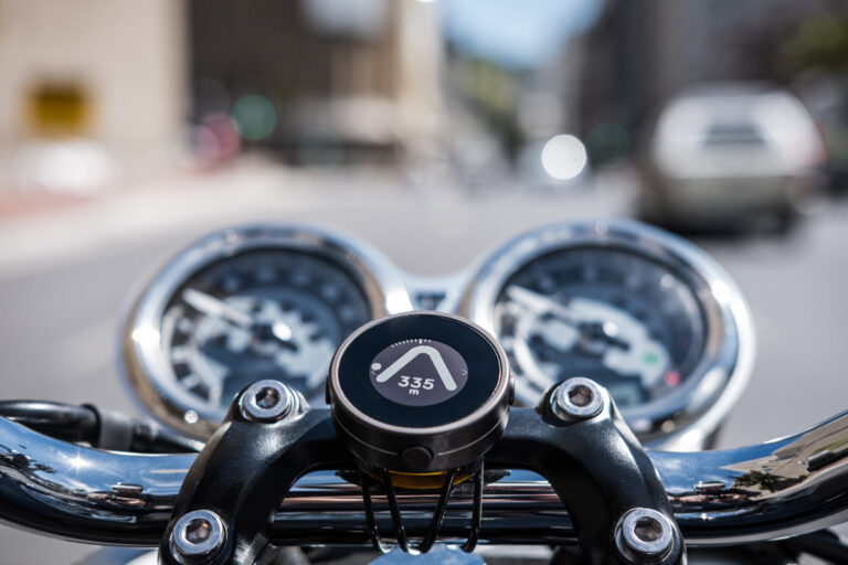 Beeline Moto Navigation Device – The Essence of Simplicity