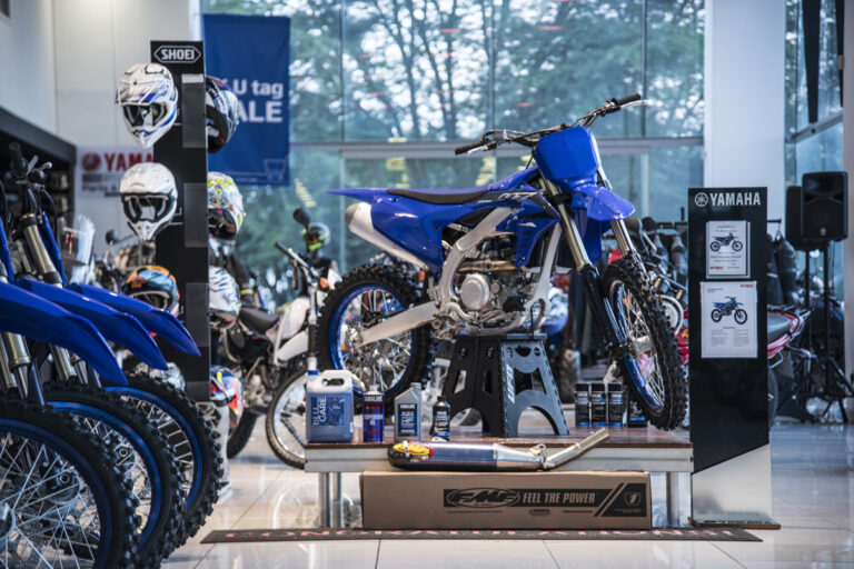 Yamaha YZ450F 2023 – Blue has never looked so damn good!