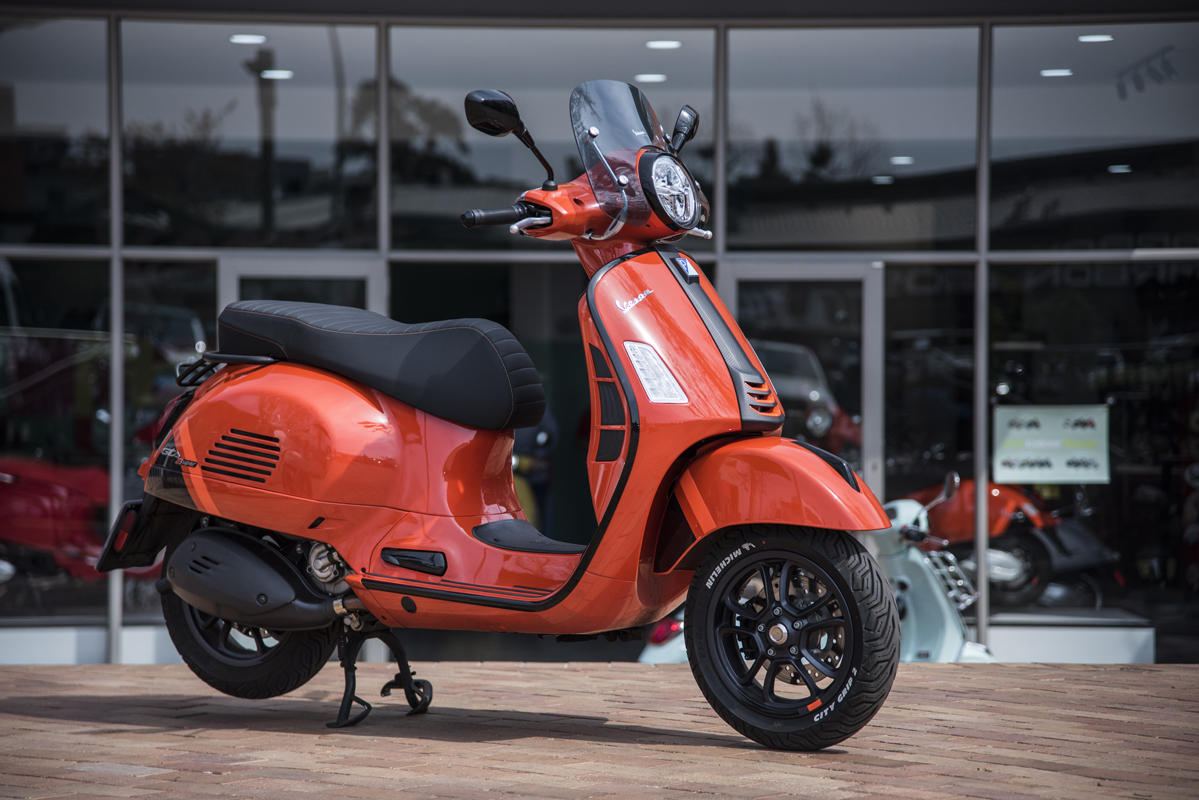 Vespa 300 GTS Super Sport HPE - Never Go Unnoticed! - ZA Bikers