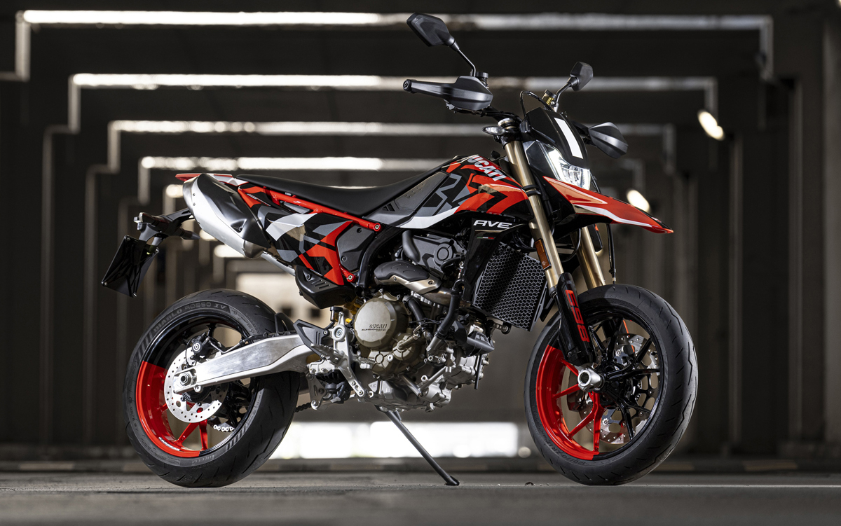 MY24_HYPERMOTARD_698_MONO_DYN_39__UC575963_High1 ZA Bikers