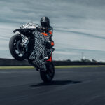 593029_MY25_KTM 990 RC R_PROTOTYPE_ACTION_ACTION_ACTION
