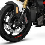 P90593407_highRes_the-new-bmw-r-1300-r