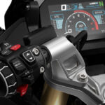 P90596264_highRes_the-new-bmw-r-1300-r