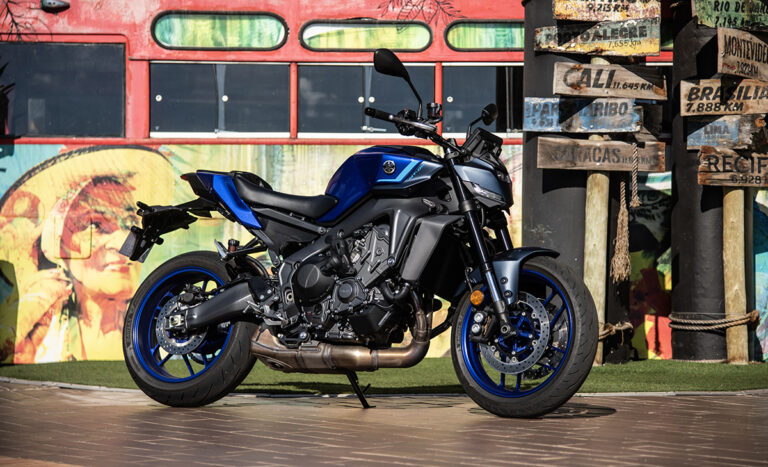 YAMAHA MT-09 Y-AMT: Hooligan Self-Shifter