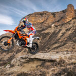 662189_MY25 KTM 125 ENDURO R R-Action- Cat B_01_ACTION_KTM 125 _ 390 ENDURO R