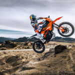 662274_MY25 KTM 390 ENDURO R R-Action- Cat A_01_ACTION_KTM 125 _ 390 ENDURO R