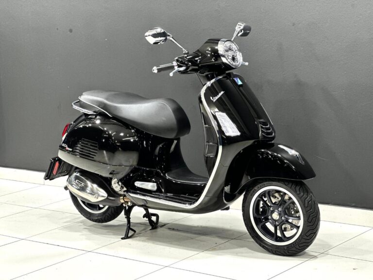 2023 Vespa GTS 300 Super
