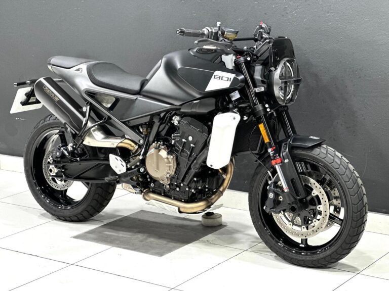 2025 Husqvarna 801 Svartpilen