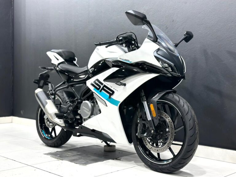 2025 CFMOTO 300 SR