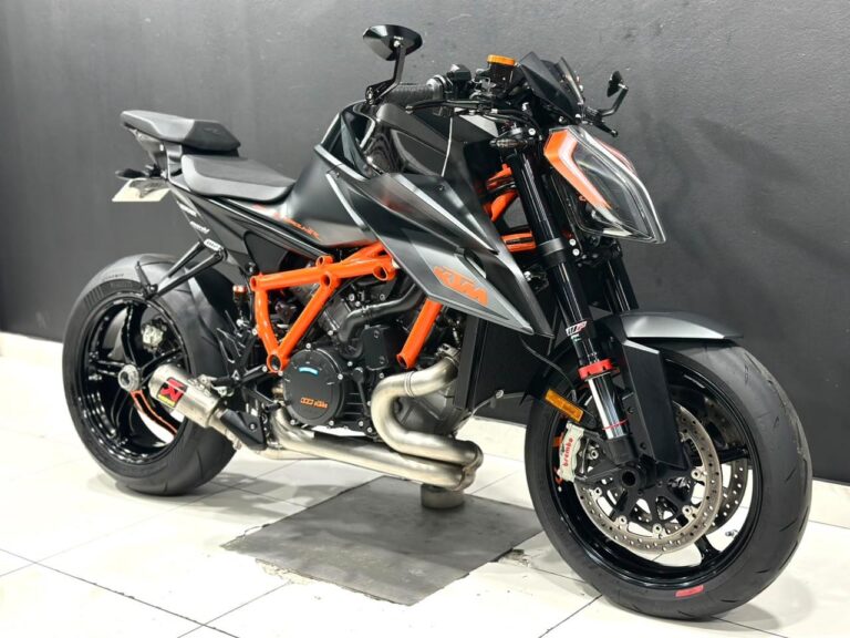2022 KTM 1290 SUPERDUKE R
