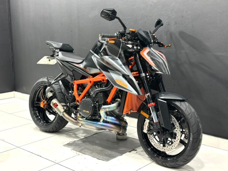 2021 KTM 1290 SUPERDUKE R
