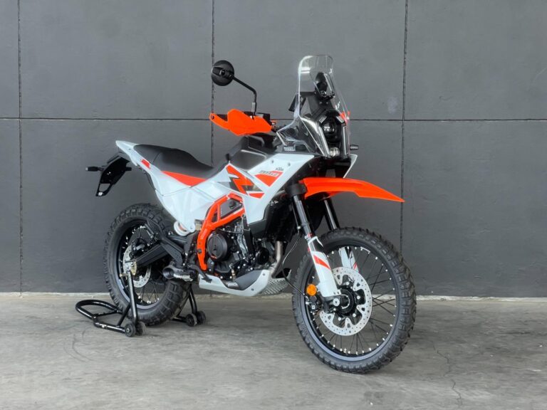 2026 KTM 390 ADVENTURE R 2025 KTM 390 ADVENTURE R