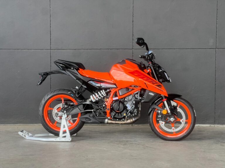 2026 KTM 390 DUKE 2024 KTM 390 DUKE