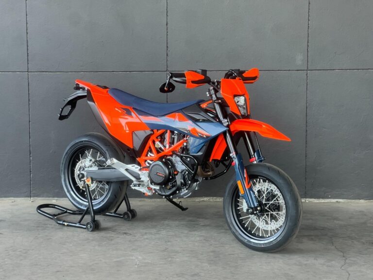 2026 KTM 690 SMC R