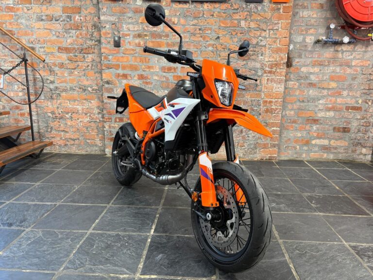 2026 KTM 390 SMC R