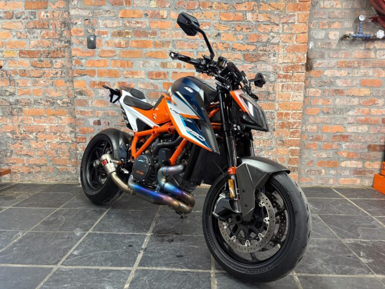 2021 KTM 1290 SUPER DUKE R