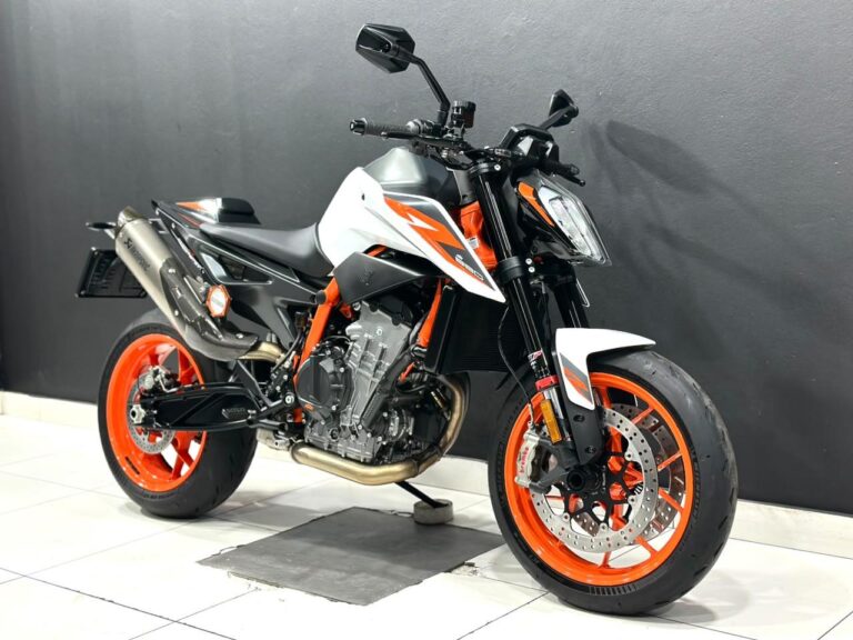 2022 KTM 890 DUKE R