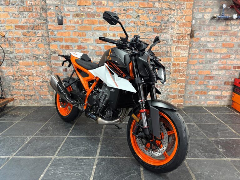 2026 KTM 990 DUKE R