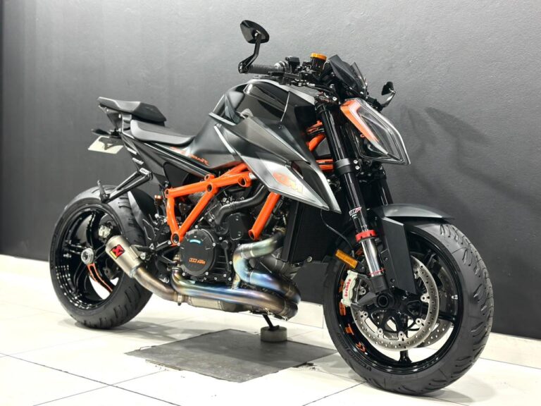 2022 KTM 1290 SUPERDUKE R